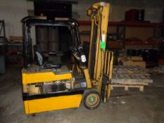 Caterpillar Electric Forklift Truck (unit 53) side shift - Operational -- (LOCATED IN IOWA, FOB