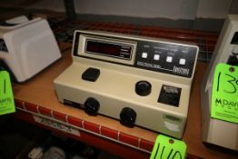 Spectronic 20D Spectrophotometer, with Adjustment Knobs and Read Out
