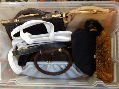 Various vintage evening bags and leather bags (1 box)