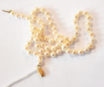 A cultured pearl necklace with 9ct gold clasp