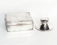 An Edwardian silver cigarette box of plain form, cedar wood lined interior, London 1909, width 11.