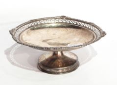 A George V silver sweetmeat stand with shell and open fretwork borders, on a raised circular foot,