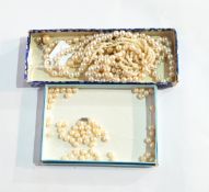 Quantity loose cultured pearls and simulated pearl jewellery