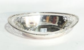 A George V silver oval bonbon dish with reeded border, pierced fretwork design, Sheffield 1929,