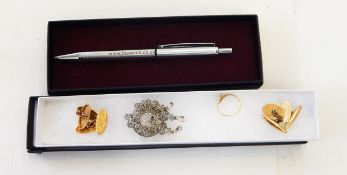 A diamond three-stone crossover ring, marked 18ct and plat.