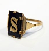 9ct gold and black onyx initial ring 