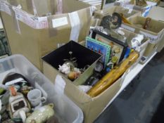 Boxed Wedgwood, Royal Worcester and decorative ceramic items,