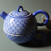 An unusual Oriental blue and white teapot and tea cup set