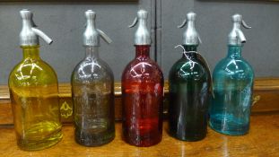 A set of five vintage French design soda syphons in various vibrant polychromatic tones (5) H.32cm