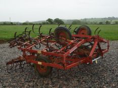 Kongskilde 5m Vibromaster. 4 Wheels. Hydraulic folding. No welding. Good tines and points.