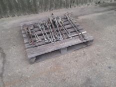 Stocks Dual Wheel Clamps.
Quantity of Stocks Wheel Clamps.