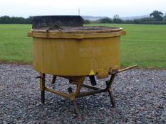 Manmut 3/4m³ PTO driven concrete pan mixer. Inc chutes and hinged lid. year 2010.