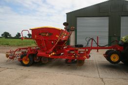 Vaderstad Rapid 300S Super XL. Staggered wheels.
