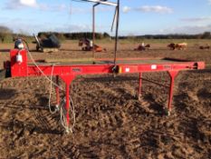 Tong inspection table with central roller