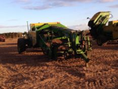 1999 Standen Vision trailed onion windrower with 36mm main web and roller table