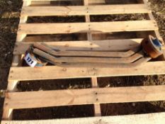 Quantity top lift carrot harvester toppers