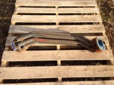 Quantity top lift carrot harvester toppers