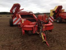2000 Grimme Variant DL 1700 unmanned carrot harvester with hydraulic wheel drive. Serial No:
