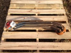 Quantity top lift carrot harvester toppers