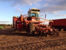 1987 Simon self-propelled share lift parsnip harvester
