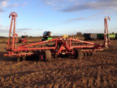Ferrag Accord Miniair 5 3bed precision red beet drill, 10 rows per bed