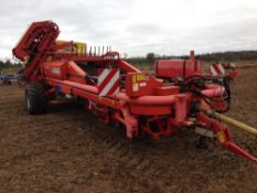 1999 Grimme Variant DL 1700 potato harvester with 4 man picking table, hydraulic wheel drive and