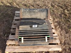 Top lift carrot harvester web