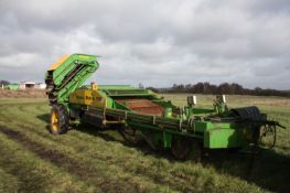 1996 Standen Status 1750 trailed potato harvester with roller table. Serial No: 085