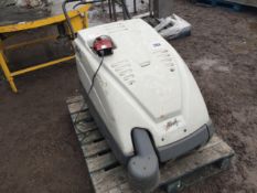2007 Mc Line floor brusher