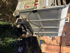 I for Willaims TA5 Livestock Trailer Needs attention to side panels and lights.