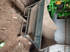 Boat Hopper. 1.2m (4ft) wide belt Hopper is 2.5m wide. Not tested Location Atherstone, Warwickshire.