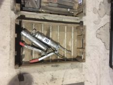 Quantity grease applicators