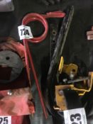 Quantity red springtines