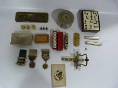 Tray containing Pen Knives - Games - Brassware - Treen etc