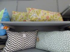 *4 Assorted Cushions