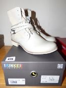 *Pair of Bunker Ankle Boots - Cream Size 38