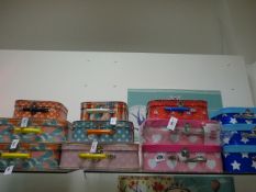 *4 Sets of Graduated Vanity Cases