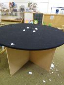 *Circular Display Table