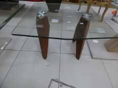 *Contemporary Style Style Plate Glass Coffee Table on Walnut Support