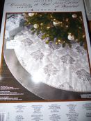 *CHRISTMAS TREE SKIRT 66 