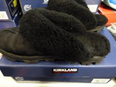 *Pair of Ladys Slippers Size 4 in Black
