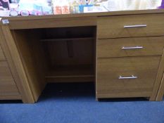 *SINGLE PEDESTAL DESK WITH RIGHT HAND DRAWER UNIT IN LIGHT OAK FINISH