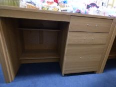 *SINGLE PEDESTAL DESK WITH RIGHT HAND DRAWER UNIT IN LIGHT OAK FINISH