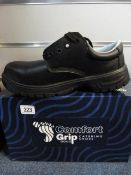*Pair of Comfort Grip Black Catering Shoes Size 41