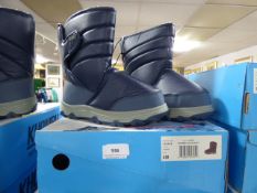 *Navy Khombu Children's Boots Size 4