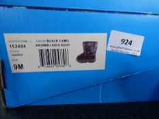 *Black Khombu Children's Boots Size 9
