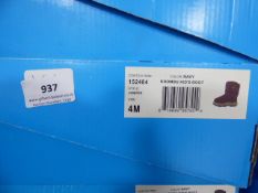 *Navy Khombu Children's Boots Size 4