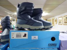 *Navy Khombu Children's Boots Size 12