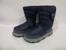 *Pair of Navy Khombu Kids Snow Boots - Size 11
