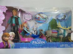 *DISNEY FROZEN ROYAL SLED GIFT SET